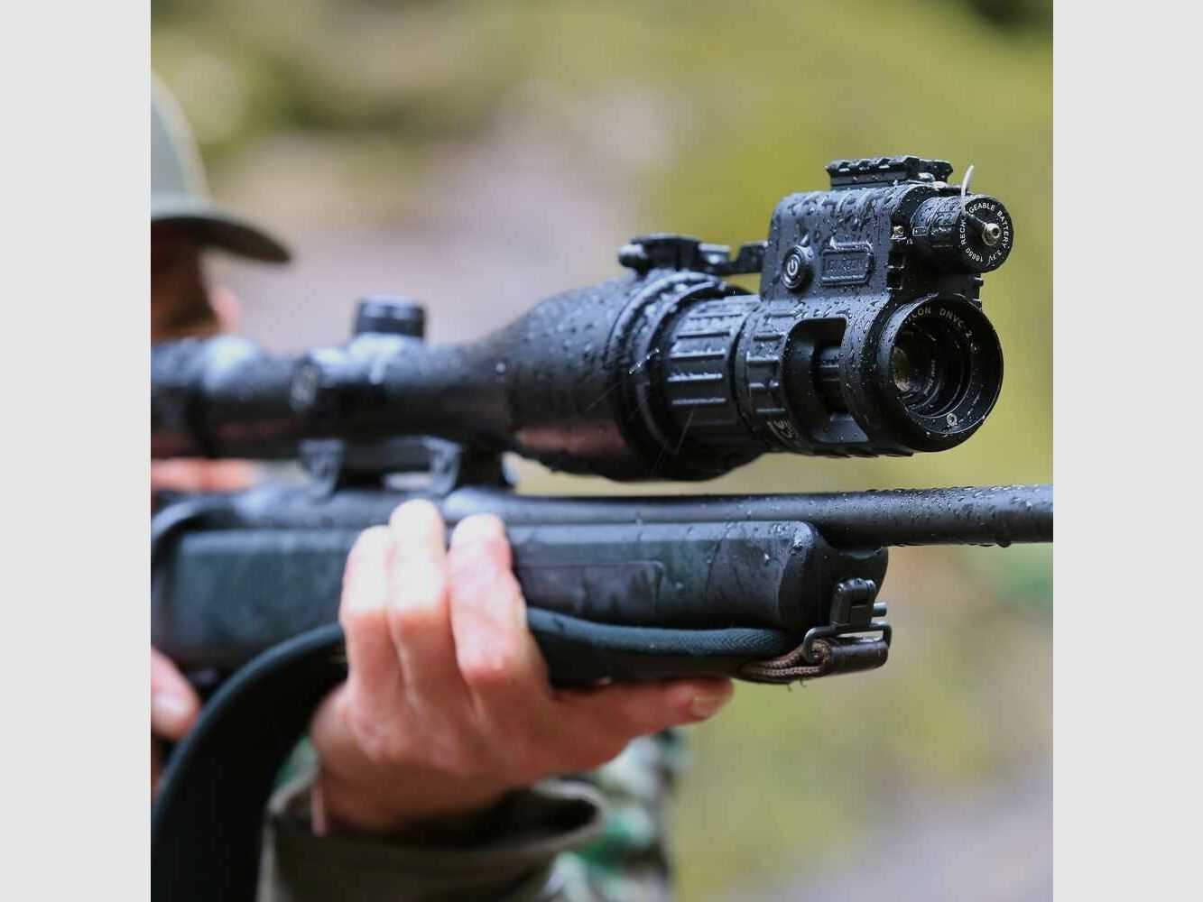 Urządzenie nocne podwójnego zastosowania Dycon DNVC-3 Black Mamba z doświetlaczem IR-LED Predator 2