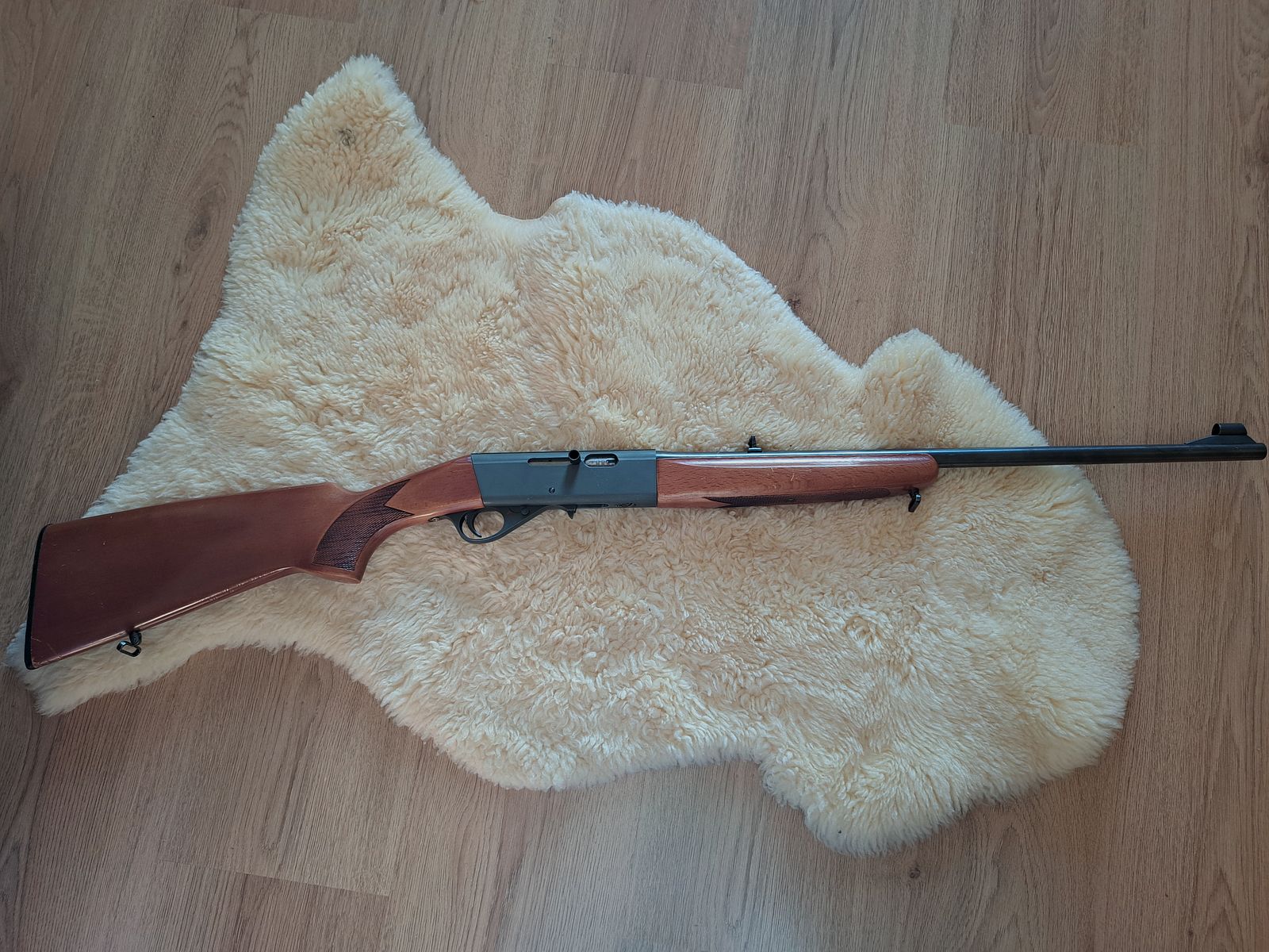 Halbautomatische Kleinkaliber Büchse Anschütz Modell 300 in .22lr 22lfB ohne Magazin (separate Anzeige)