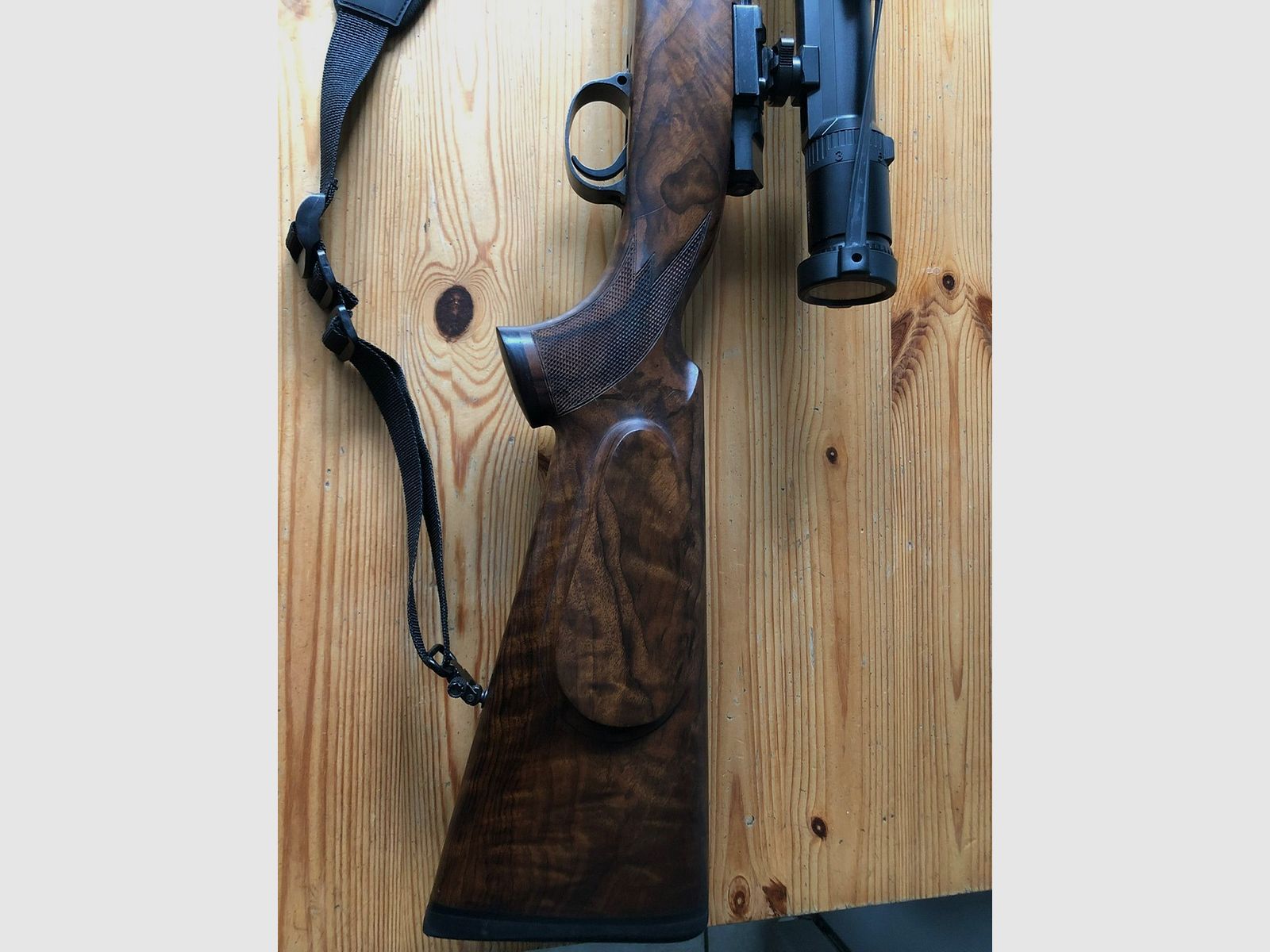 Repetierbüchse Mauser System K98 Kaliber 9,3 x 62 mit Zeiss Diavari M 3-12x56 mit Leuchtpunkt