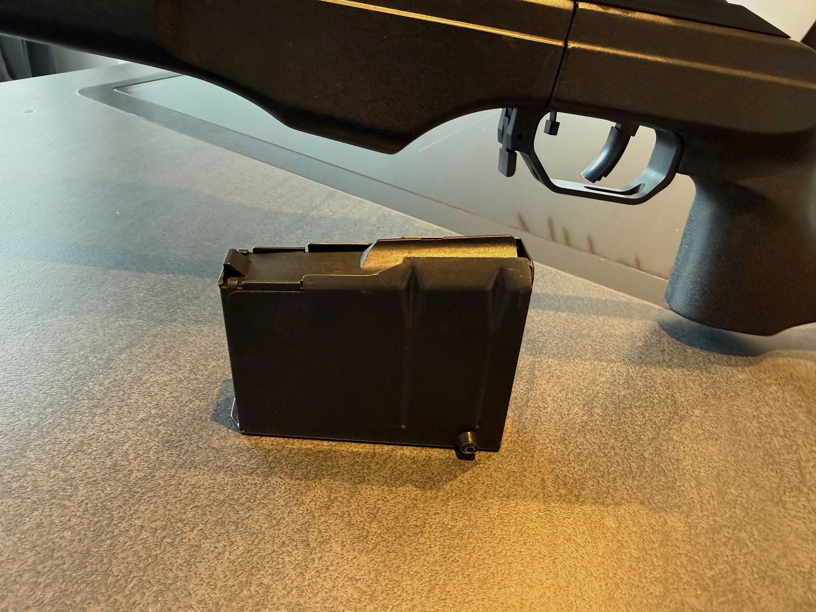 Sako TRG 42, Cal. 300 Win Magnum, negro. Swarovski Habicht, 4-16x50