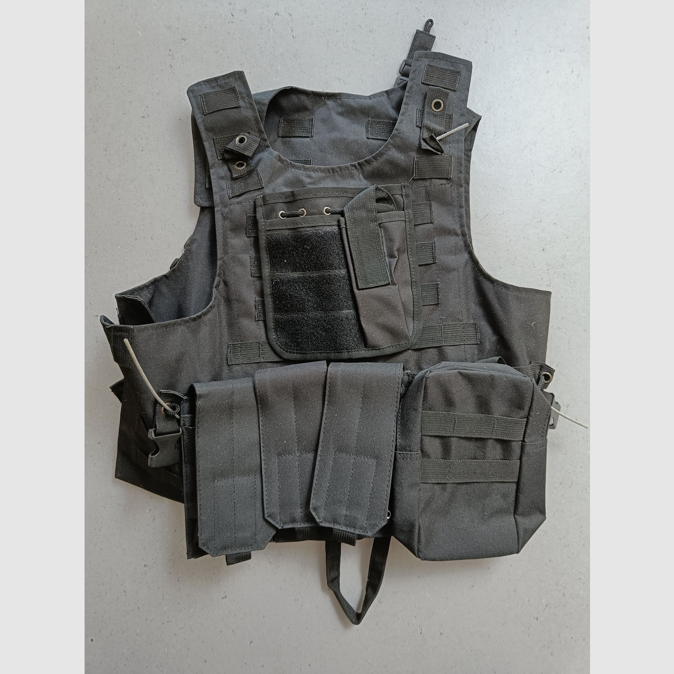 Komplette Airsoft-Ausrüstung – Gewehr, Weste, Visier, Tasche, Speedloader – Alles dabei!