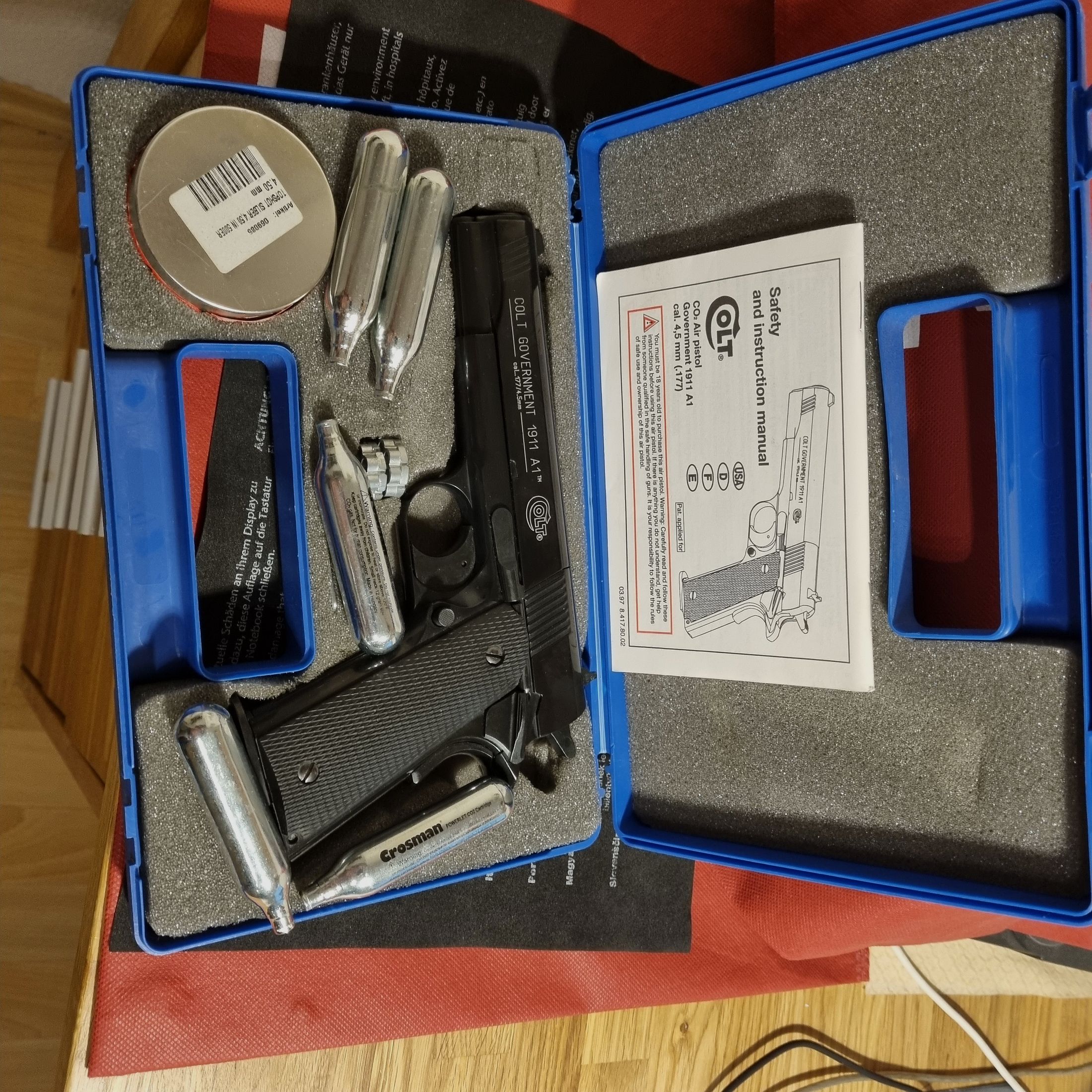 Colt Government 1911 A1 brüniert 4,5 mm , Co2-Pistole, altes Model