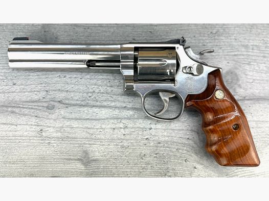 Smith & Wesson Mod. 617-1 Target Champion .22 l.r. wooden grips