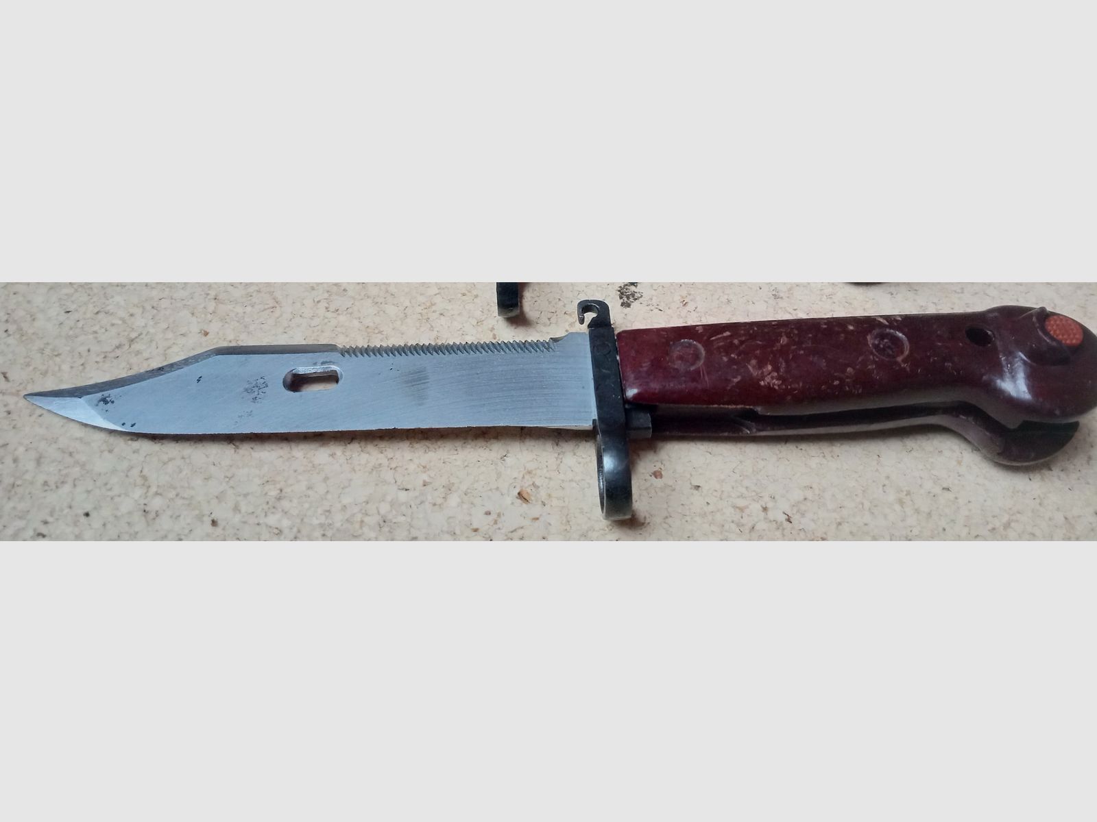 Rumänisches 6h3 (6x3) AK Bajonett komplett inkl. Gummi Isolator und Leder Frosch  // AKM Bakelit Vintage Seitengewehr