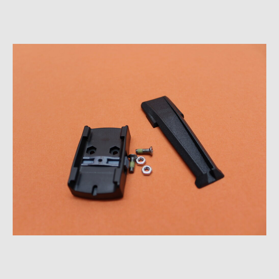 BBTechs Ha.Pistola 9mmLuger BBTechs BB6 4" canna, chiusura con socket ottico mirini a punto luminoso tipo DOCTER