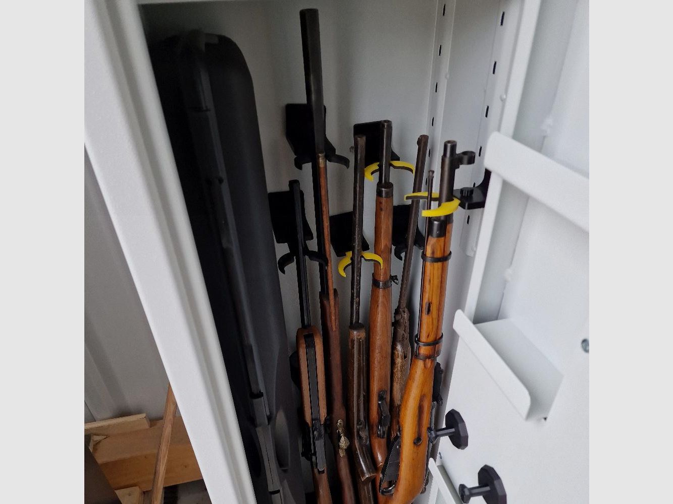 Gun cabinet HUNTER HIRSCH (1500x440x380) Class 0 EN 1143-1 for up to 9 long guns