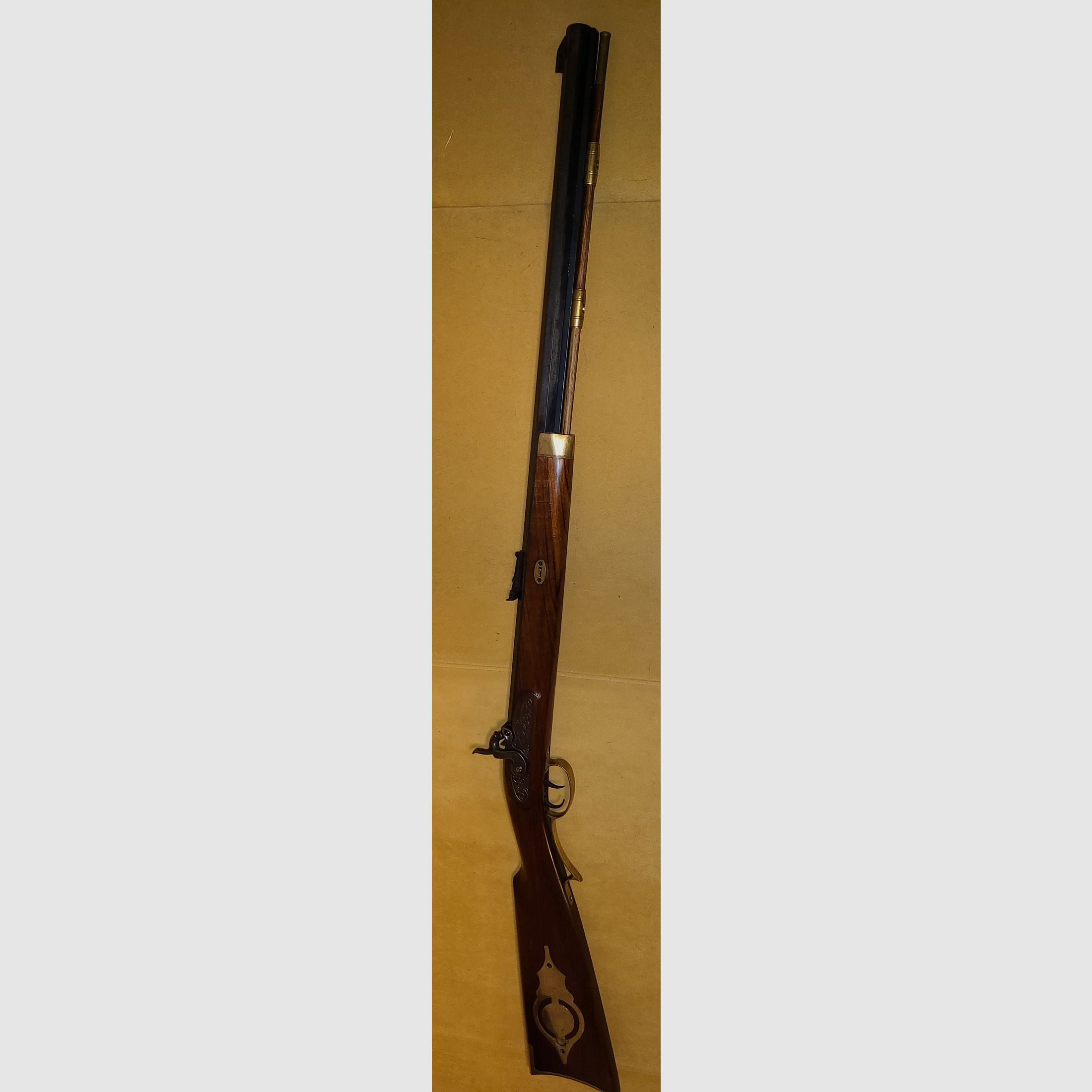 VORDERLADER BÜCHSE 383758 / kal. 45 / NUSSBRAUN / WFW / BLACK POWDER SCHWARZPULVER / HOUT SCHAFT / TOP TOESTAND  ------>! BESCHRIJVING LEZEN ! <------  