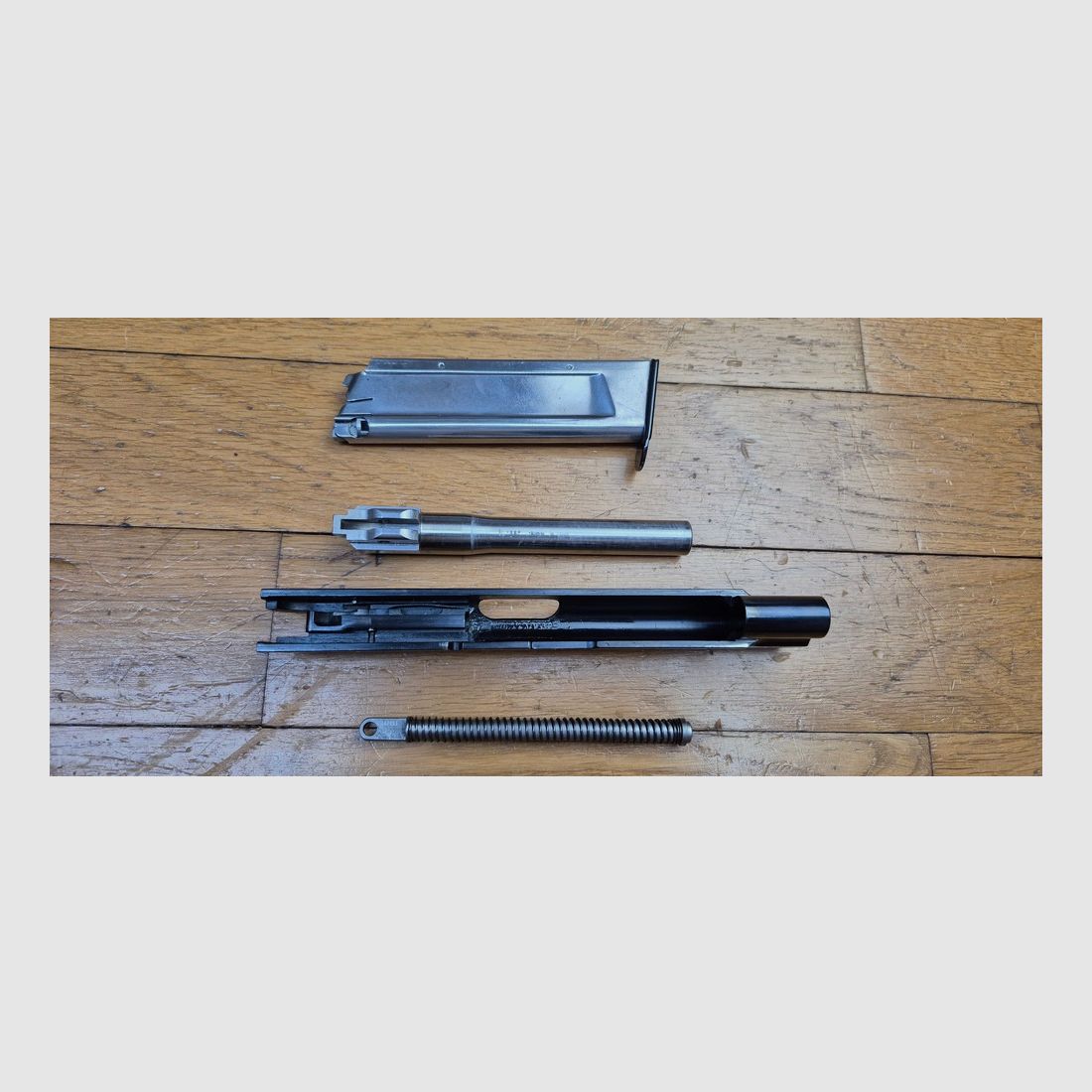 Magnifica conversione per Pistol SIG P210 – Calibro 22LR – Con il suo caricatore in acciaio dedicato di tipo 1 – Adatto per SIG con canna da 120mm come P 210-2, 3, 4, 6… – Completo e in condizioni pari al nuovo – Raro! – TBE+++, immagine 1 di 15