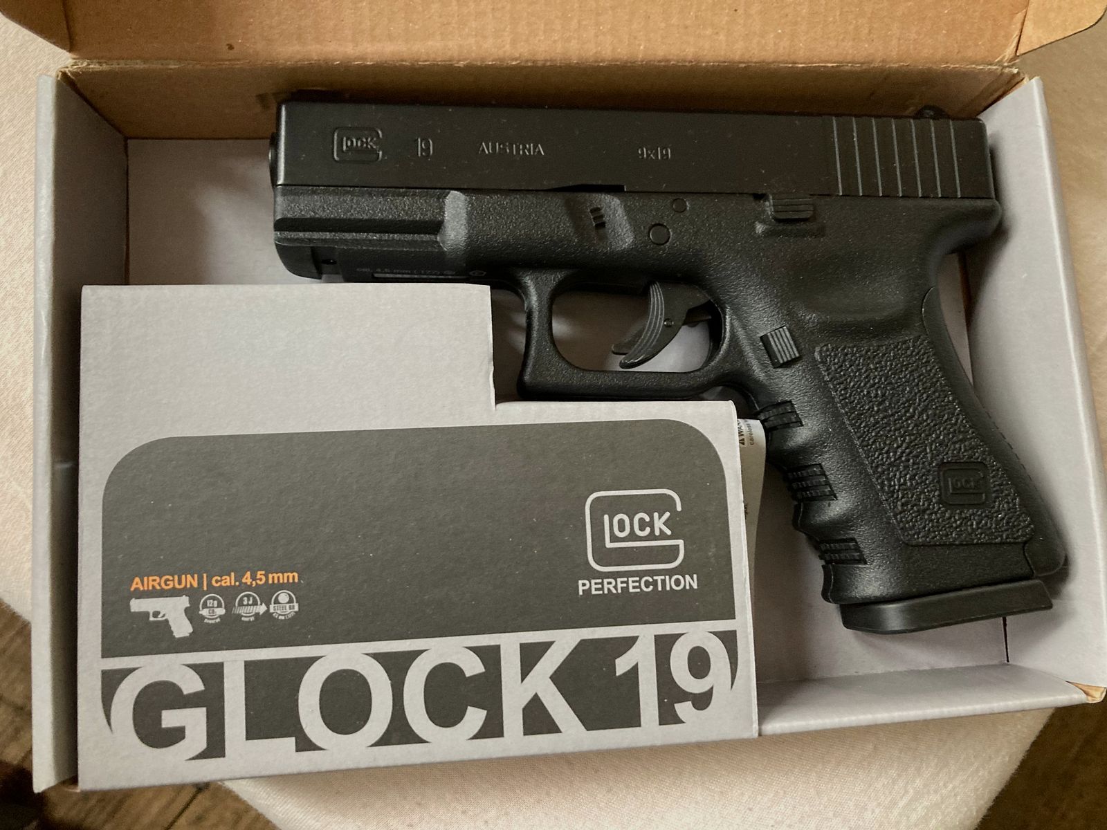 Glock 19 Airgun  NEU