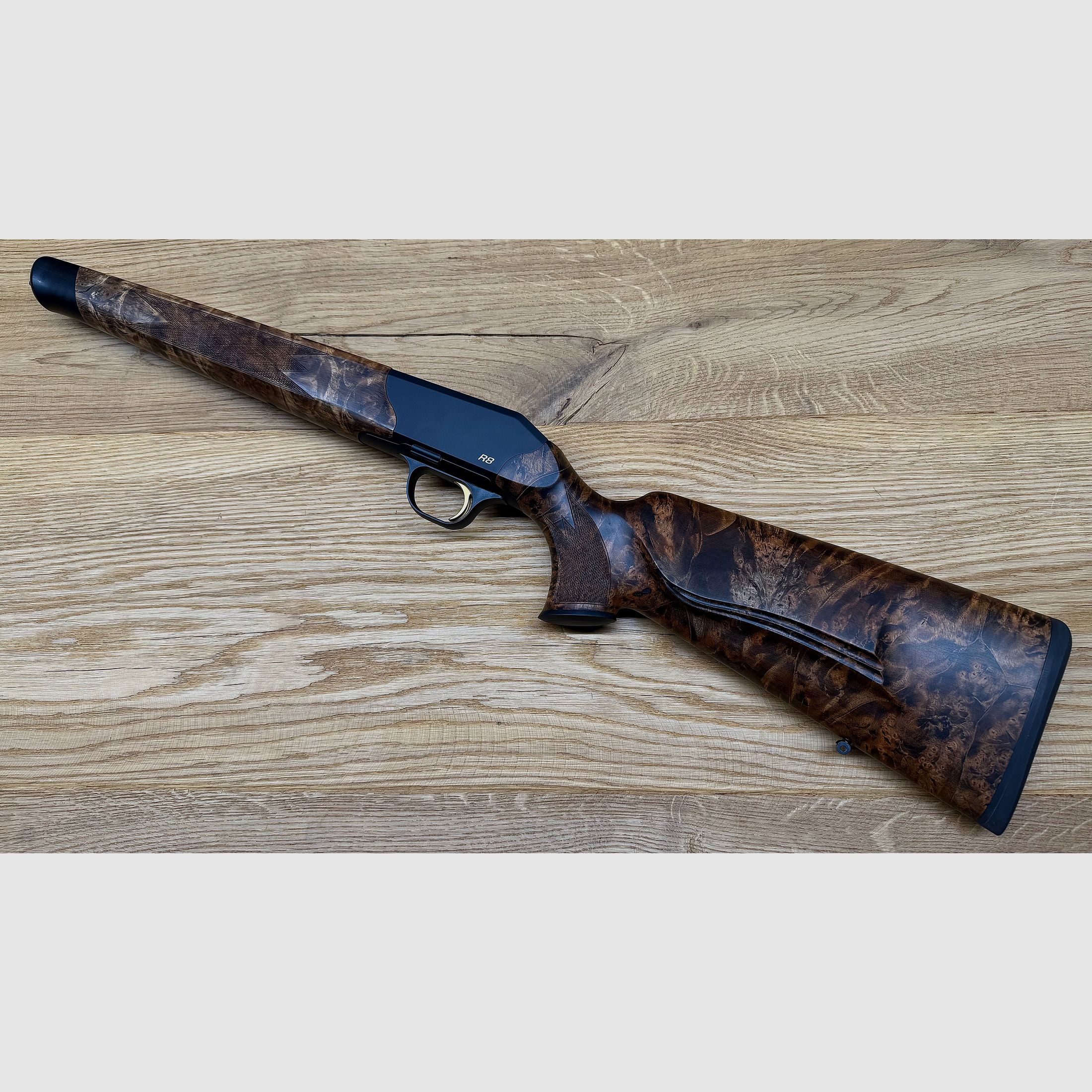 Blaser R8 Custom Schaft mit Gehäuse/System // HK 9-10 // R8 Logo und Abzug in gold // TRAUMSCHAFT