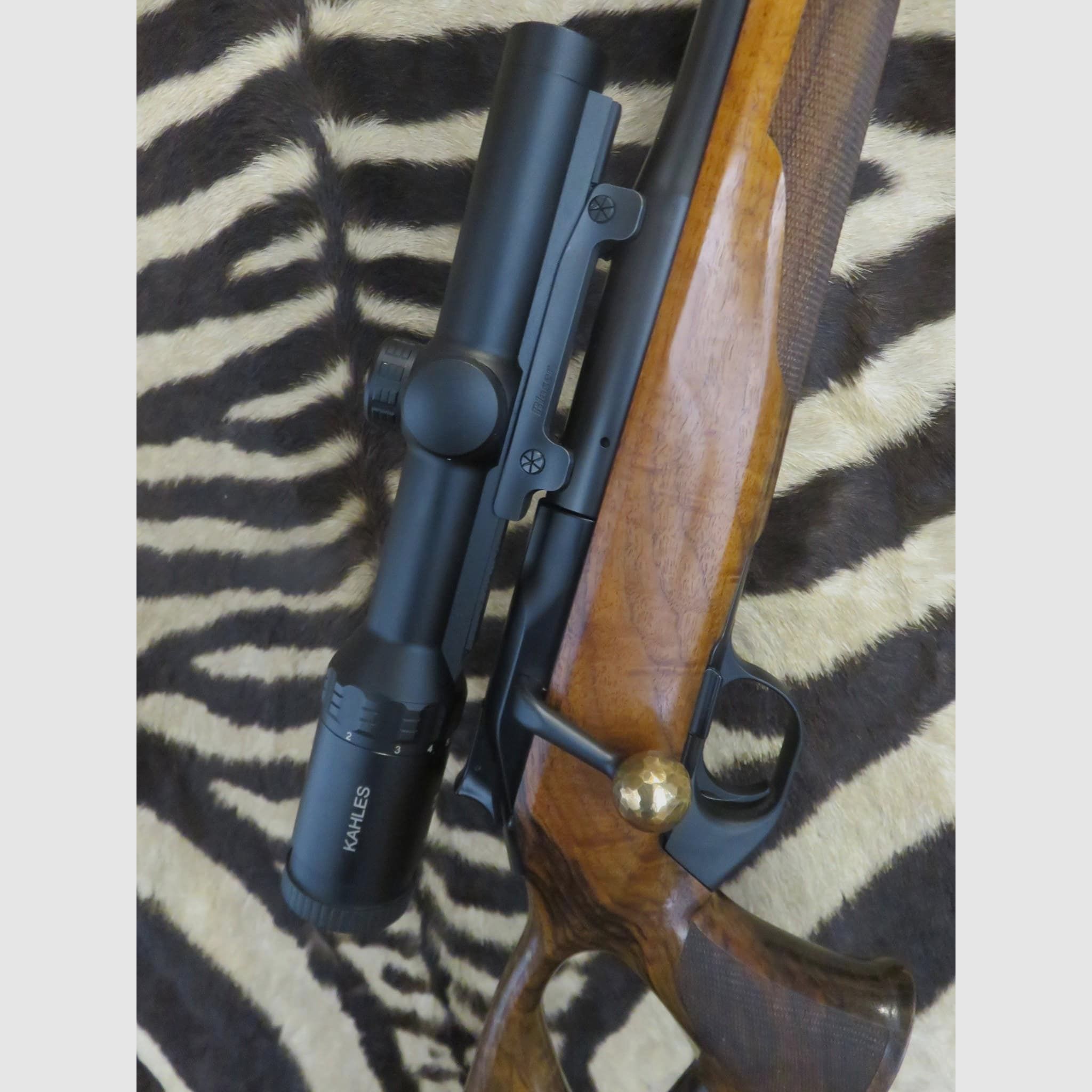 Carabine BLASER R8 Success Bois cal.300wm canon 65 cm – lunette KAHLES Hélia 1-5x24i, image 5 sur 11