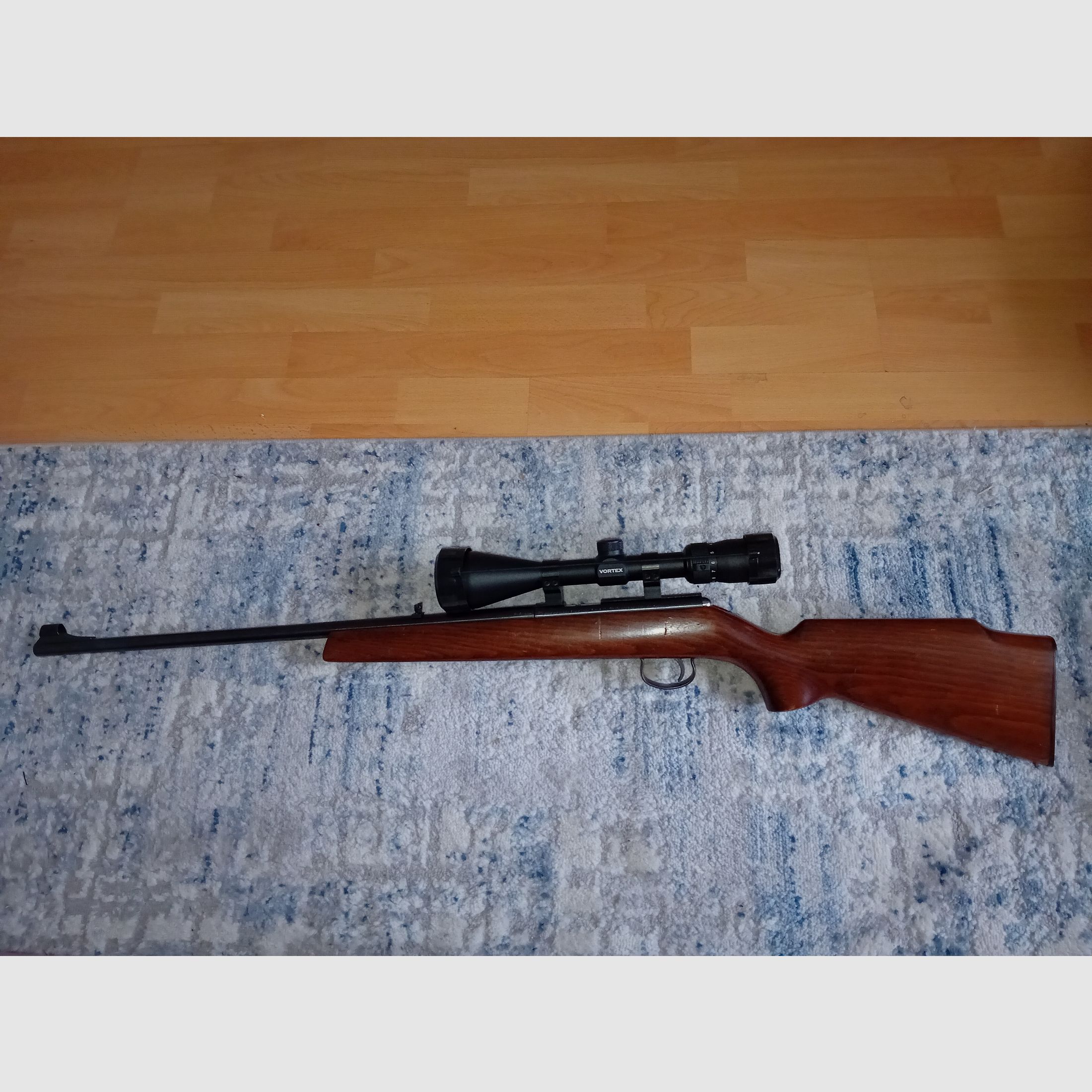 Fucile Anschütz modello 1393 calibro 22 con cannocchiale Vortex Diamondback 3,5-10x50