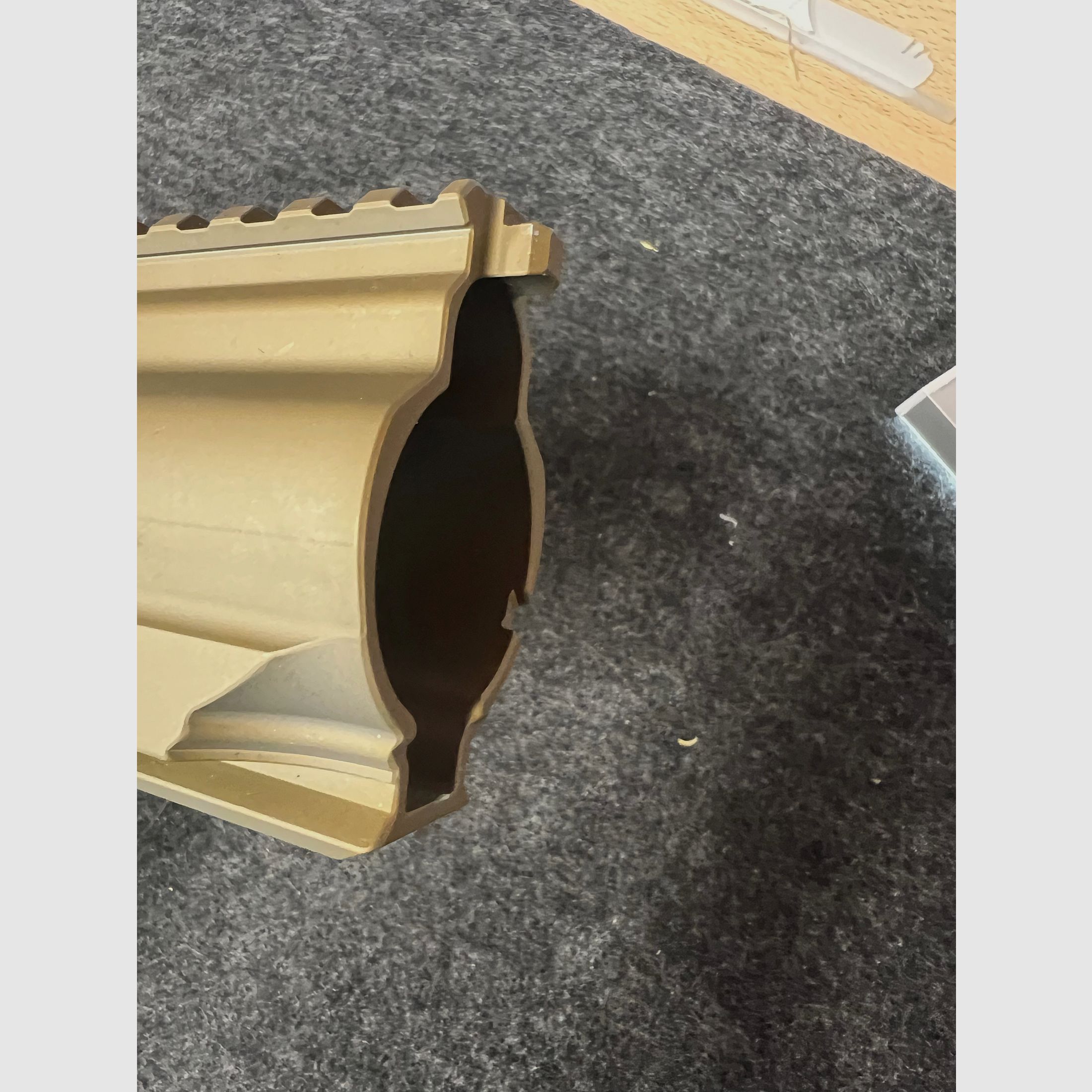 HK MR223 / HK416 Slim Line Handguard 10″ FDE – come nuovo