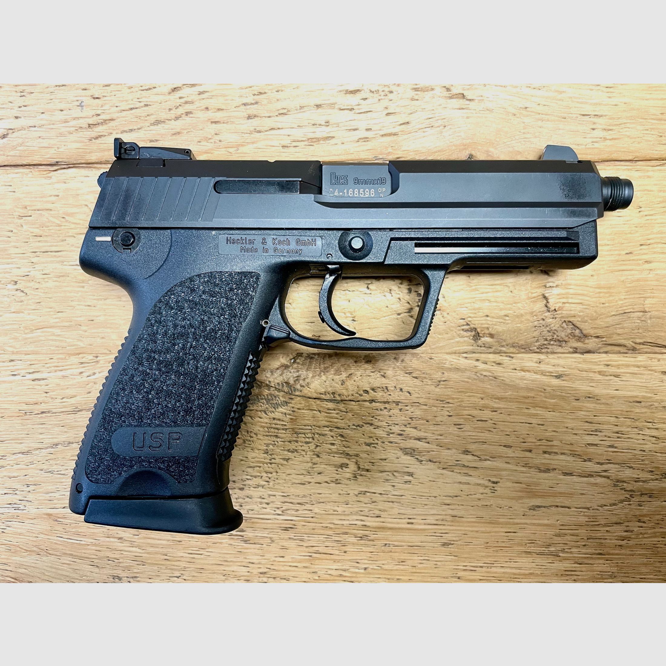 Pistola Heckler & Koch HK USP Tactical - 9mm
