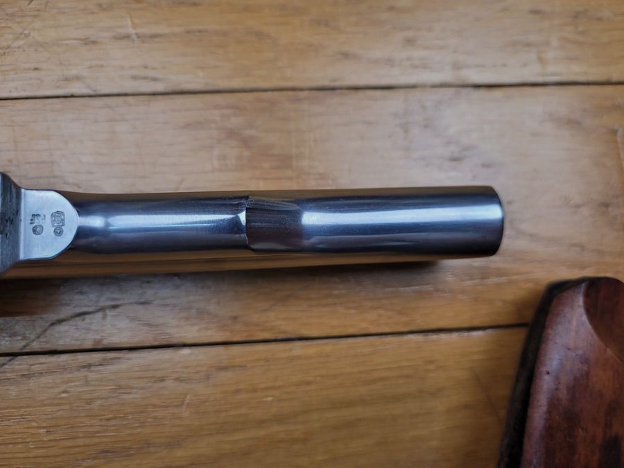 Sehr schöner Revolver Smith&Wesson Schofield – Kal. 45 Long Colt – Herstellung Uberti, 5 Zoll kipplaufender Lauf – Spiegelpolitur – 2 Paar Griffschalen – sehr gute Mechanik – Exzellentes Stück in TBE!, Bild 10 von 20