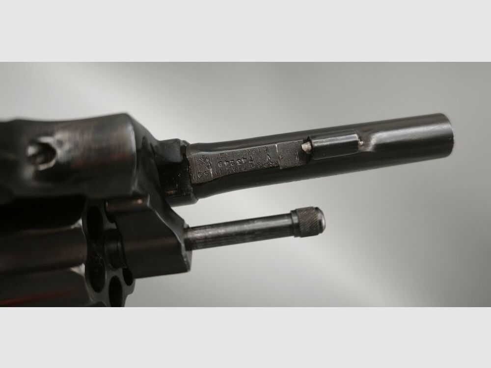 Smith & Wesson S&W Victory Revolver .38Special umgebaut bei Parker Hale .38Special