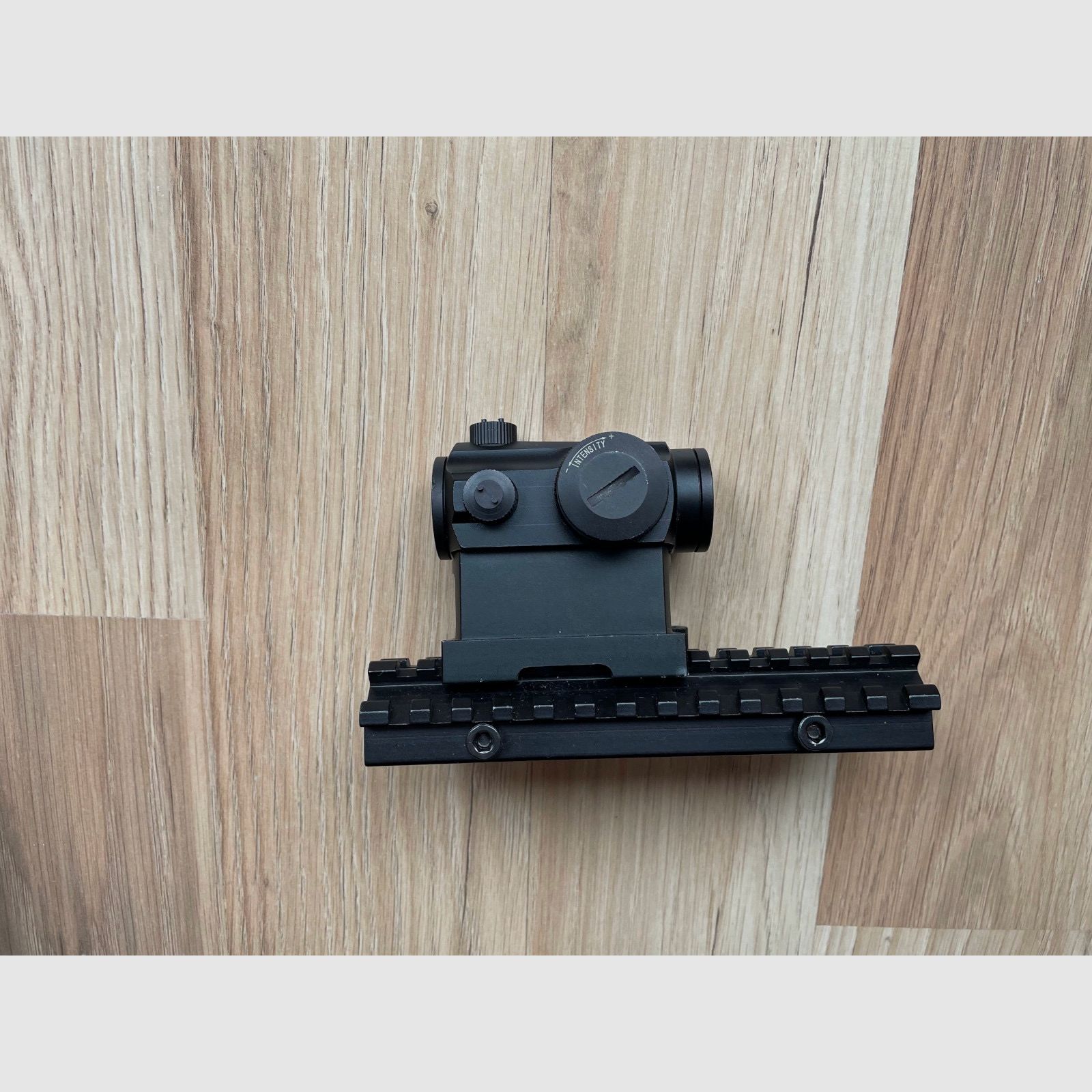 Airsoft G&G SMC9 with sight and a total of 6 magazines.