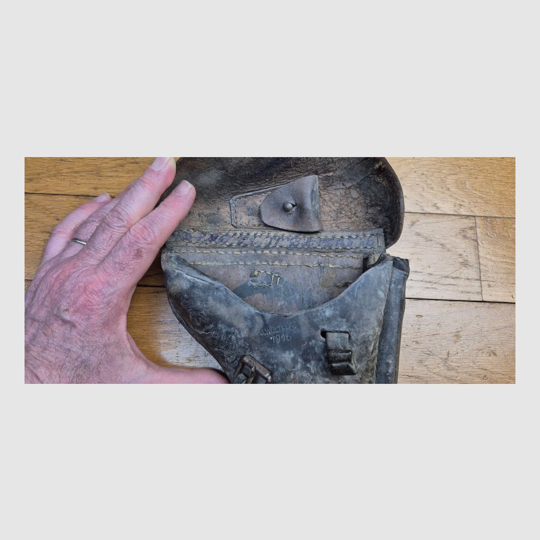 Raro fondina per pistola Luger P08 – Fabbricato da J.WOLTER & Co 1916 – Pezzo raro in pelle marrone – Cuciture e pelle in ottime condizioni – La chiave è ancora dentro (una DWM) – Oggetto da pulire e lucidare che non è mai stato sul mercato – Un bellissimo fondina in ottime condizioni / ottime condizioni+!, immagine 8 di 14