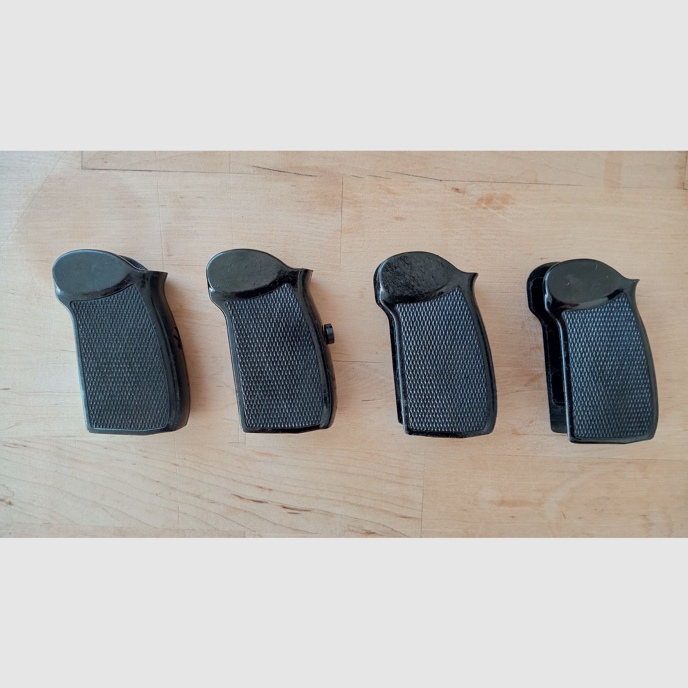 Maniglie in bakelite nere per pistola della polizia della DDR-M inclusa vite / Manico vintage per Makarov dell'est tedesco // 8 colpi PM 9x18