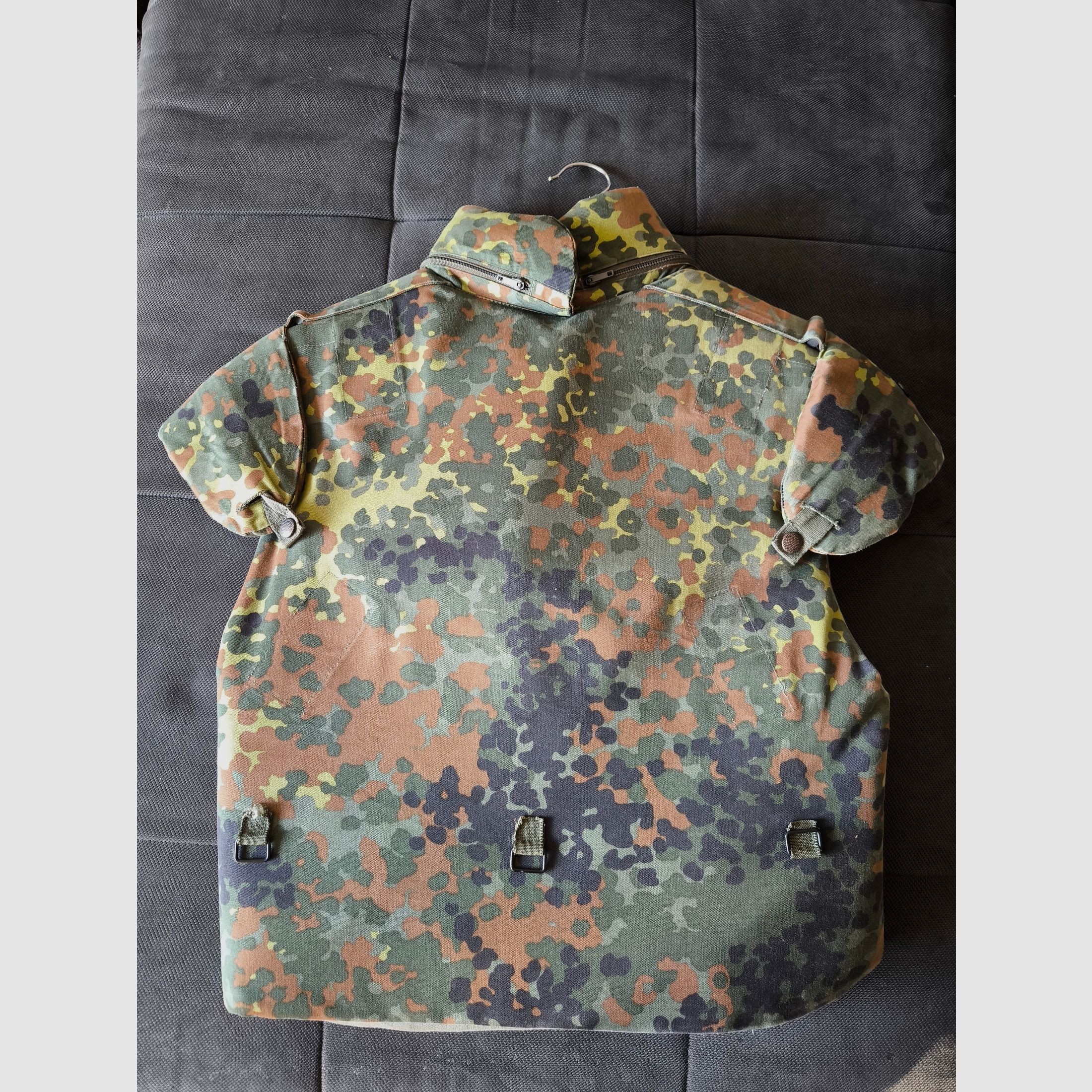 Splitterschutzweste der Bundeswehr BW flecktarn mit Einsätzen Splitterschutz SK Weste 