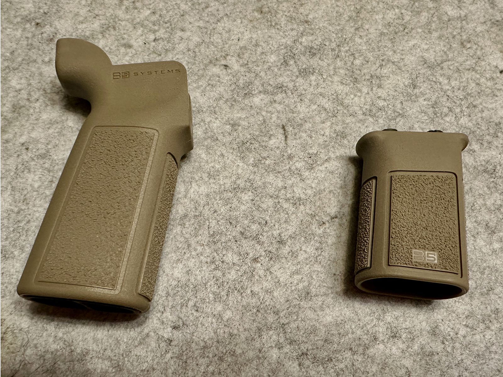 B5 Systems Type 23 P Griff in FDE + verticale MLOK voorgriff