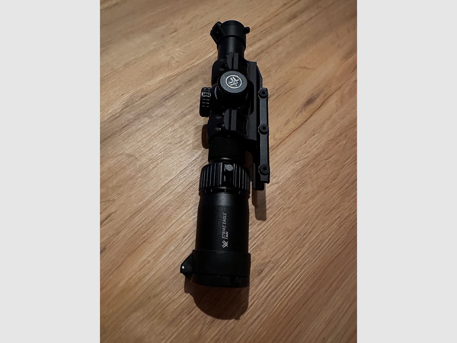 Vortex Strike Eagle 1-8 x 24 con montaggio