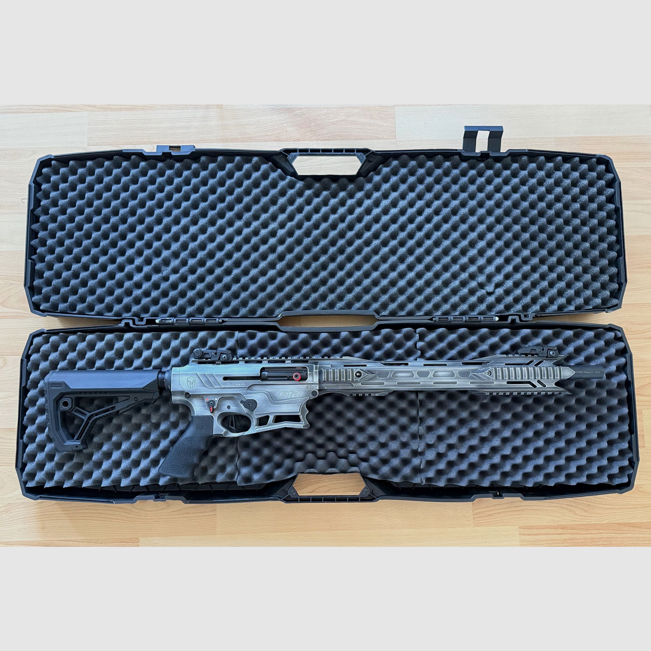 Typhoon F12 Maxi DC Satin escopeta semiautomática con cargador de caja