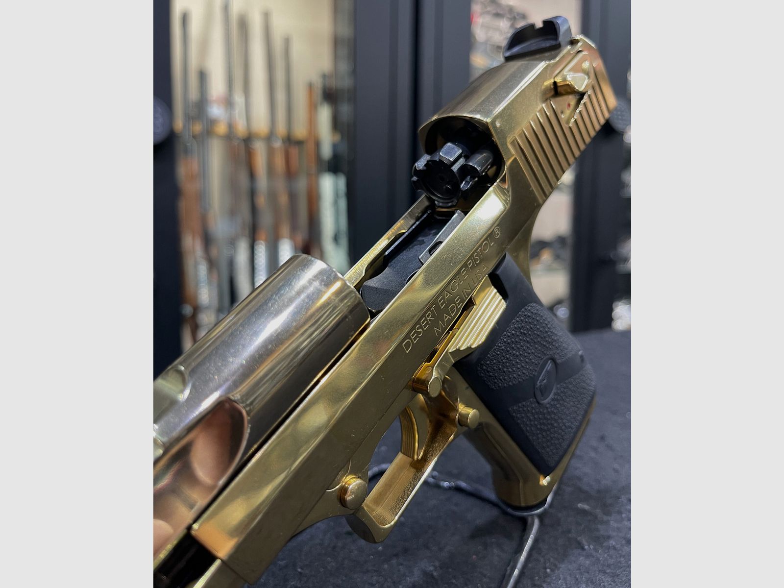 Magnum Research Desert Eagle GOLD ZIRCONIUM, Bild 18 von 20