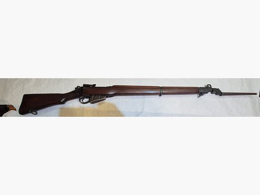 Lee Enfield No. 4 Mk. 1 *, calibre .303 Brit., cargador múltiple/repetidor.