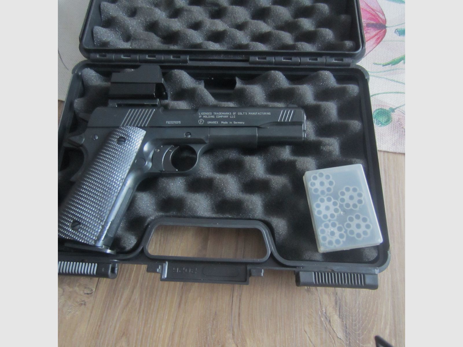 Colt 1911 A1 Commemorative Co 2 Pistolet 4,5mm BB z Red Dot