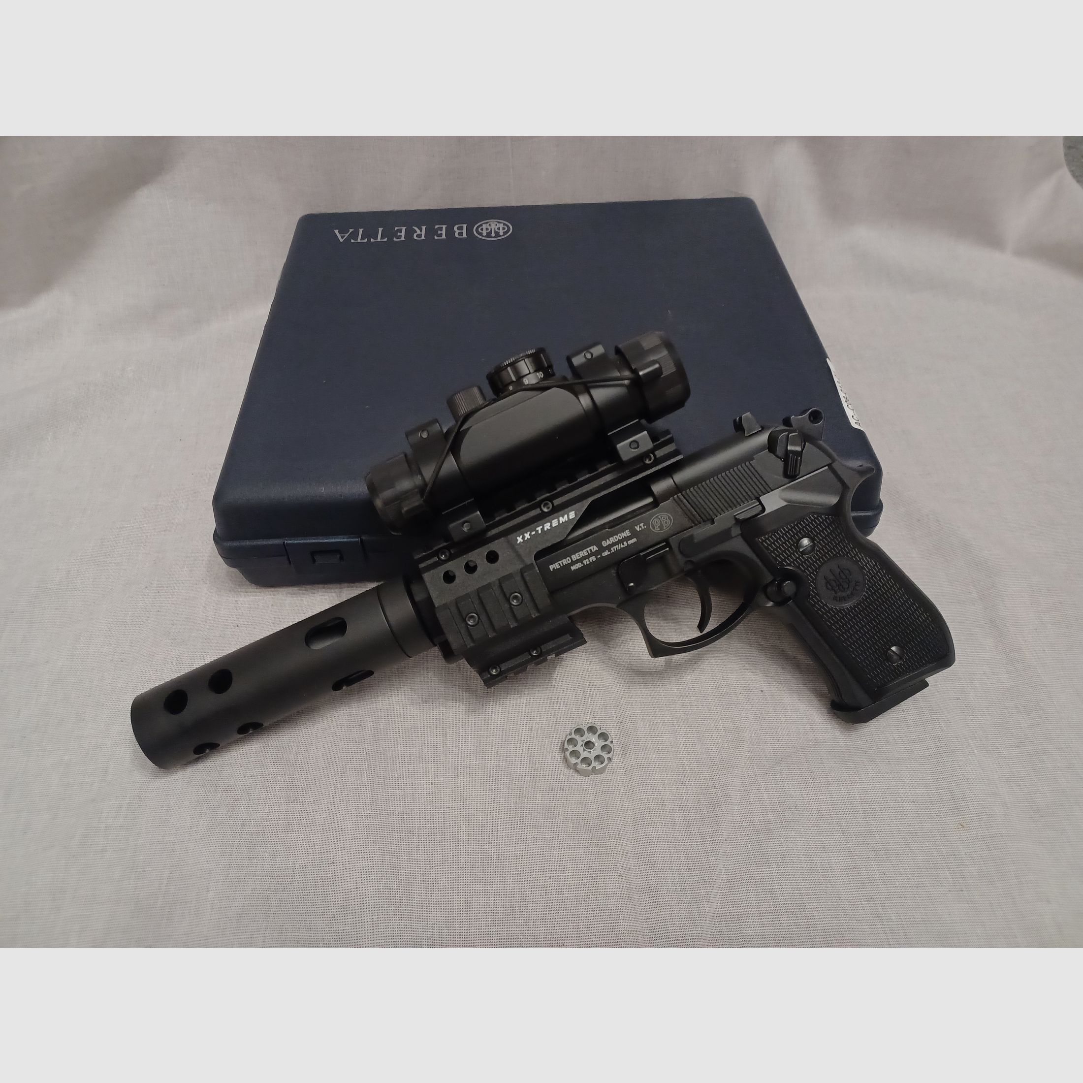 Beretta 92 FS XX-Treme / 4,5 mm Diabolo / CO2 / Pistole / OVP (89)