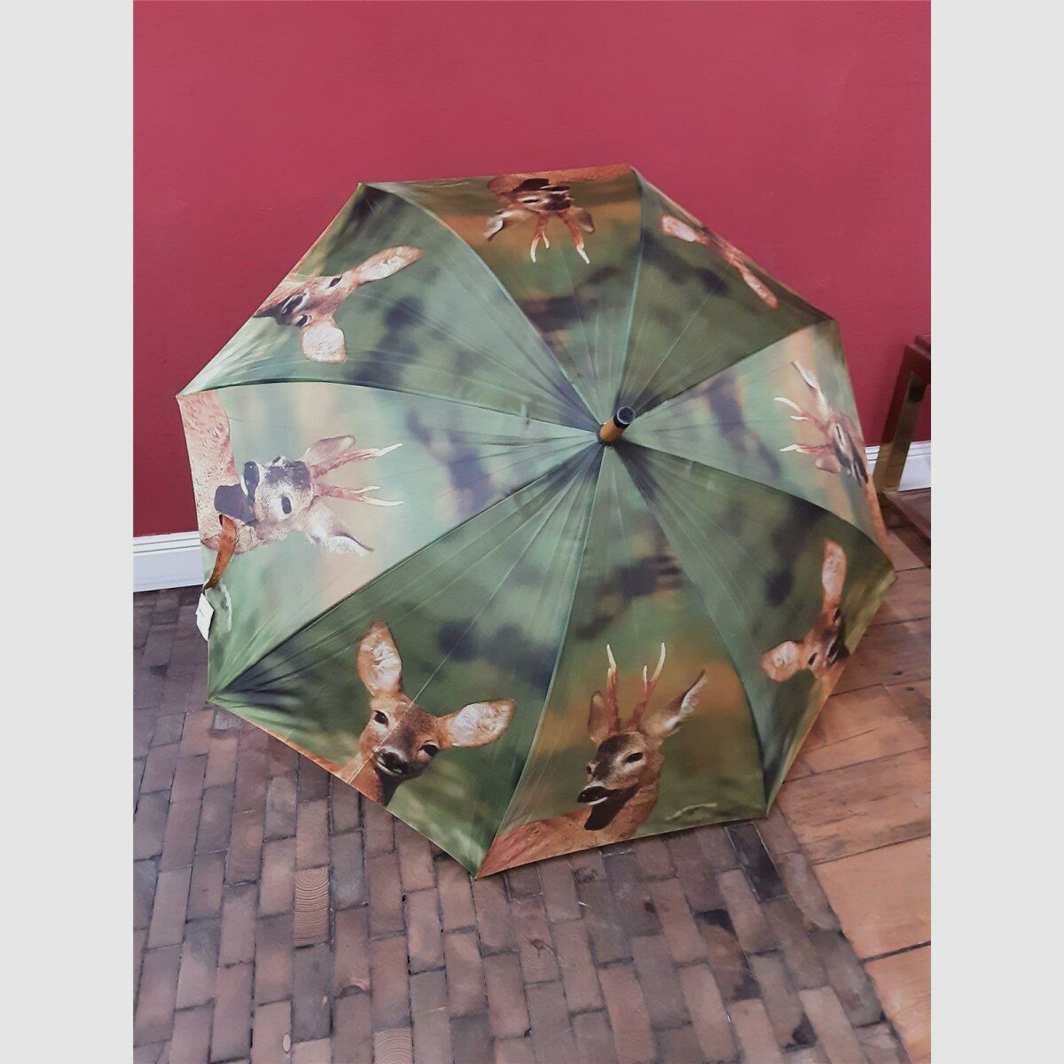 Parasol AKAH z motywem sarny i łani