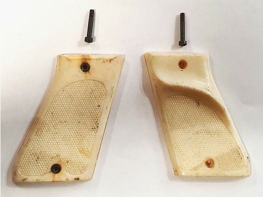 Unbekannt Paar Griffschalen mit Daumenauflage, Unbekannt, weiß