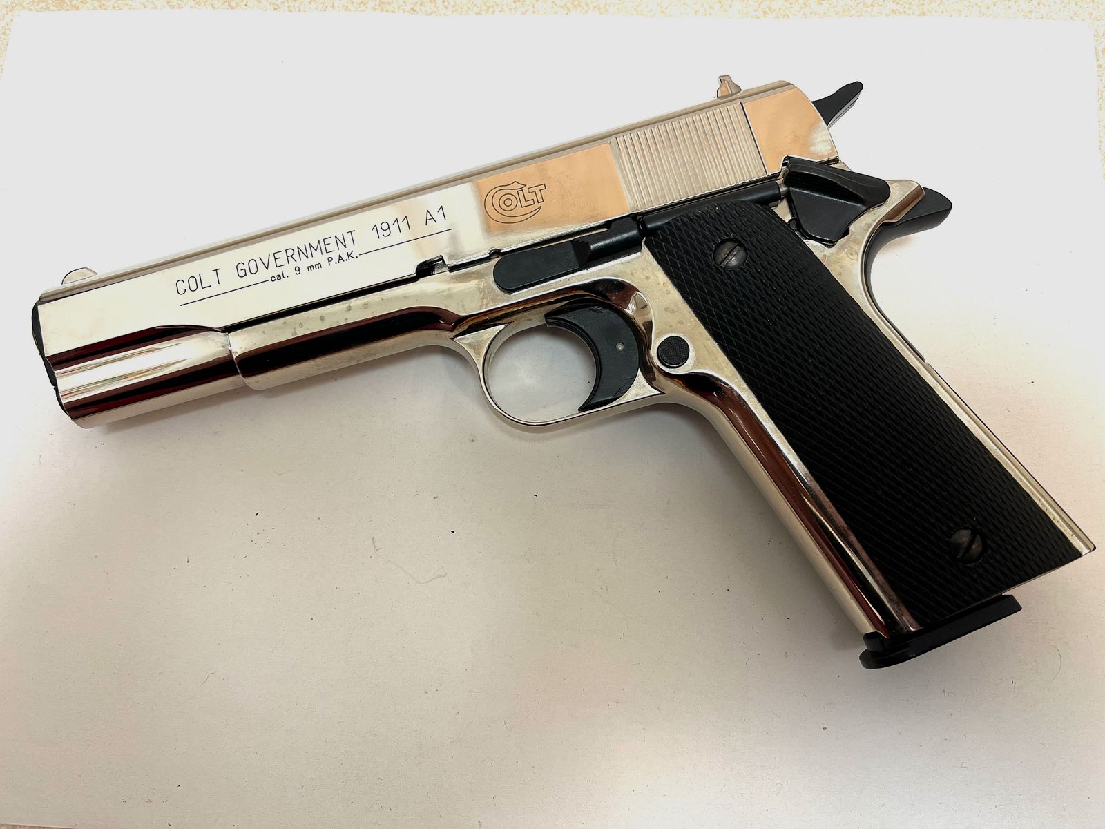 ••• Colt Government 1911 Griffschalen - Kunststoff - original •••