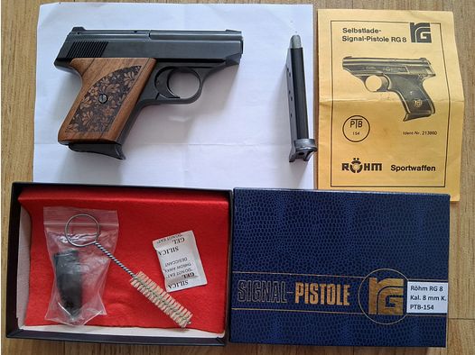 Collectionneurs attention !!! Röhm RG 8 (PTB-154), plaquettes en bois, chargeur de rechange, État TOP, jamais tiré