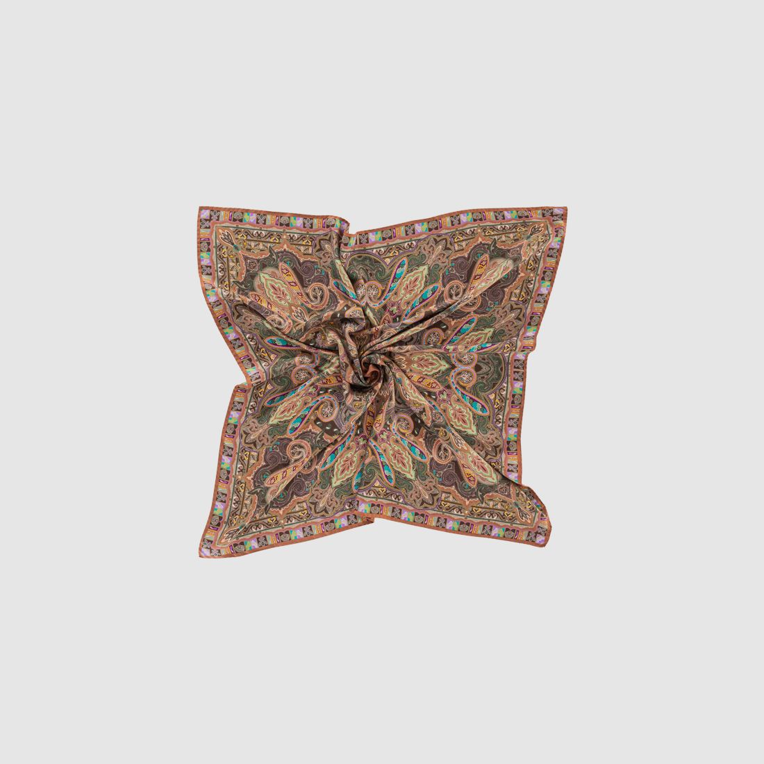 Sciarpa in pura seta twill con bordi arrotolati – Finitura elegante in un morbido tono marrone castagna, immagine 3 di 3