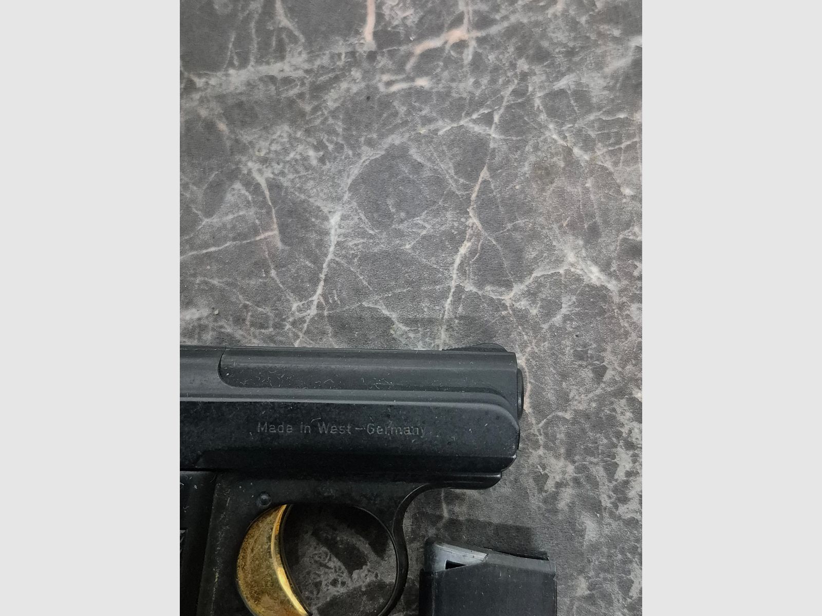 Reck 6, pistola de señal/alarma/gas de 8 mm