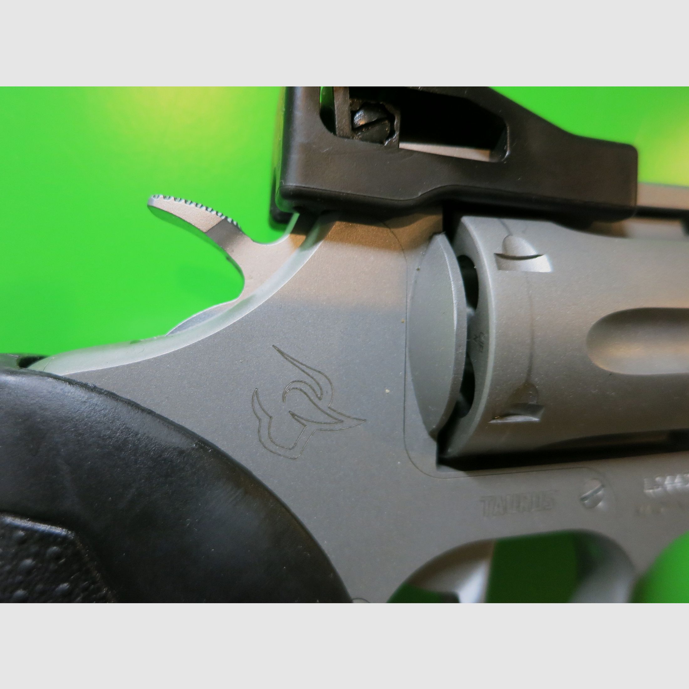 Revoler TAURUS 689, Kal. .357 Magnum,  Edelstahl (stainless), 6" Lauf   #26-