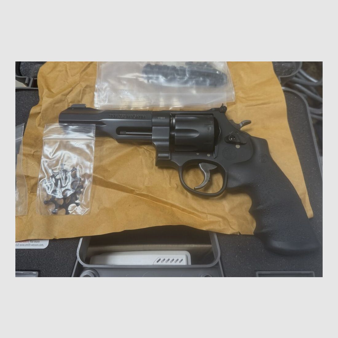 Smith & Wesson S&W Revolver M&P R8, 5" (8-shot)