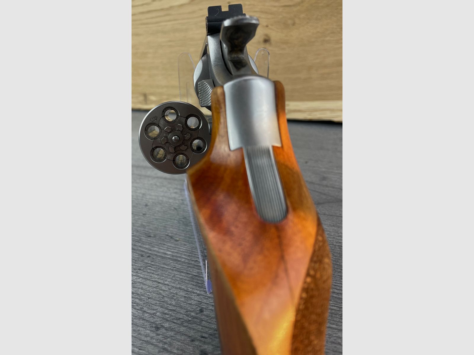 Smith & Wesson Mod. 617-1 Target Champion .22 l.r. impugnature in legno