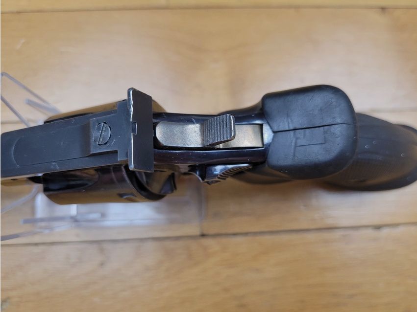 Sehr schöner Revolver Manurhin MR73 Sport 4 Zoll – 357Mag – Herstellung Manurhin – Serie K von 1984 – schöner Brünierung – Lauf und Kammern spiegelnd – Plakette mit zwei Schrauben – enger Durchmesser 355′ – einer der letzten »echten« MR73 – TBE +, Bild 10 von 14