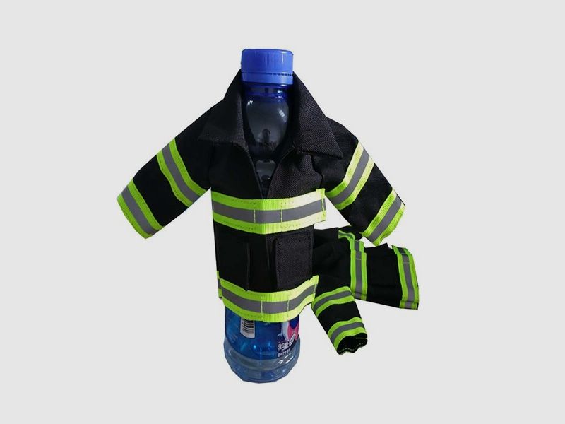 Mini Feuerwehr Jacke HuPF Optik mit Reflektorstreifen für Bierflasche / Weinflasche / Thermosflasche