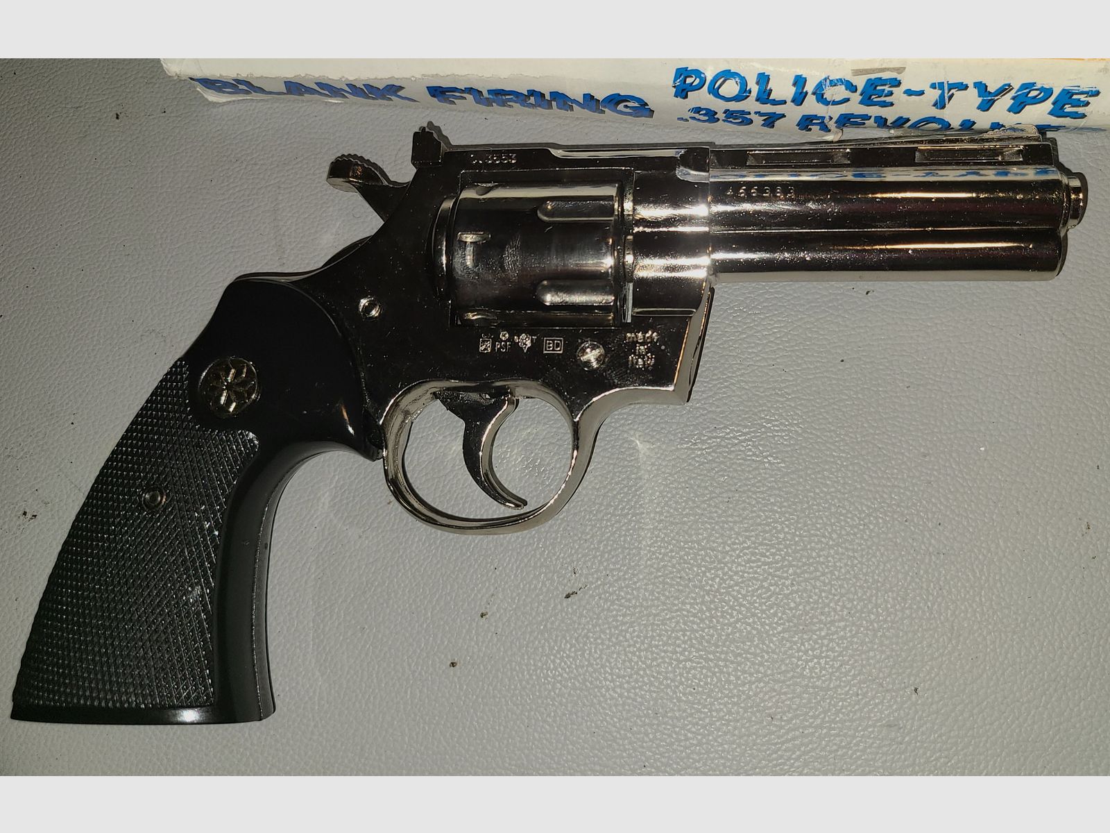 UMAREX PYTHON VERCHROMT/ ohne Zubehör/ mit OVP / cal. 9mm 380K / PTB  282-3 SCHRECKSCHUSS GAS REVOLVER SILVESTER SELBSTVERTEIDIGUNG / GEBRAUCHT 