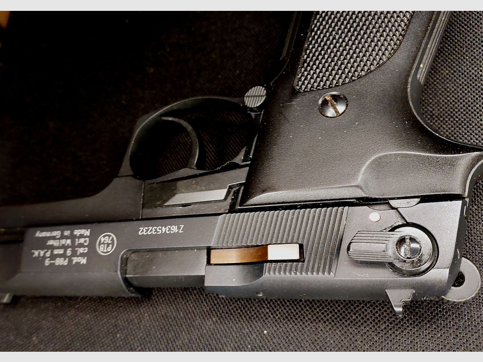 Walther P88-9 (P 88 Compact) blank firing pistol 9mm P.A.K. black (PTB 764) 2 magazines