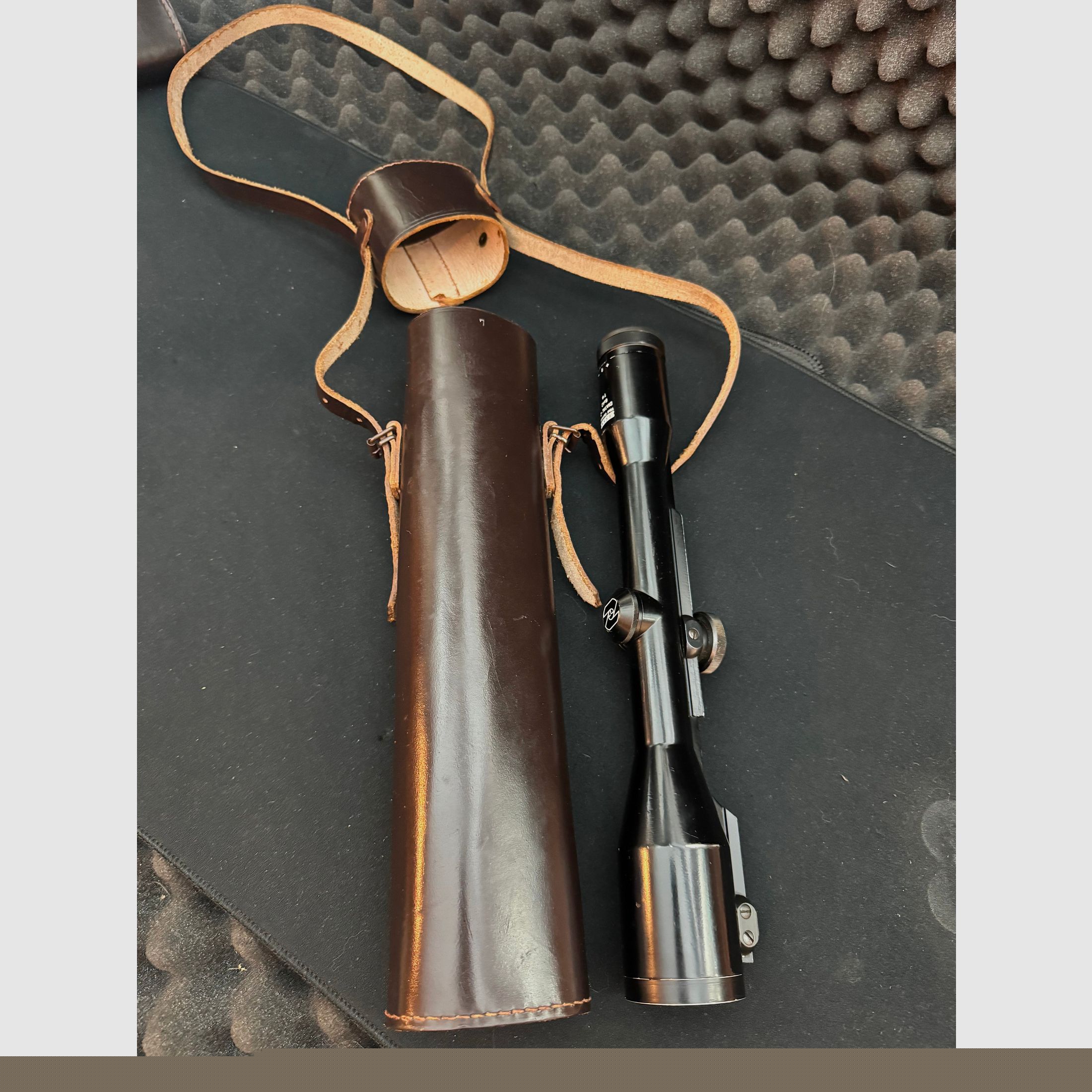 Lederköcher Zielfernrohr, 330mm Lang, passend für Gläser mit 42mm +/- Durchmesser
