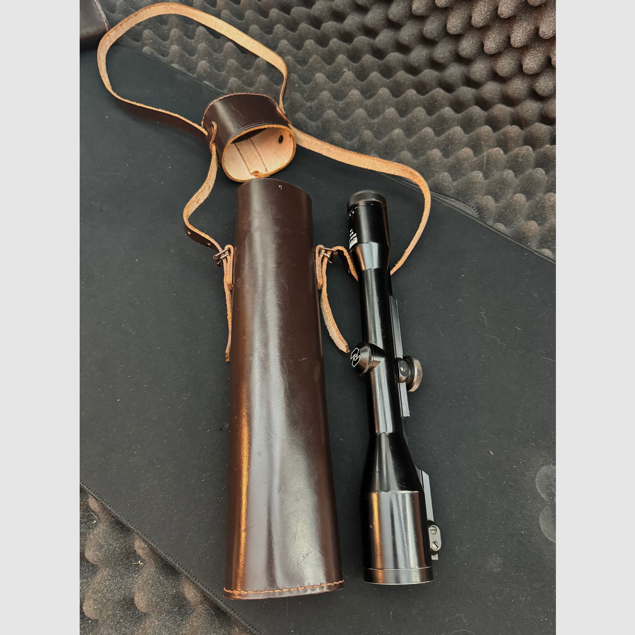Leather case for riflescope, 330mm long, suitable for scopes with a diameter of 42mm +/-