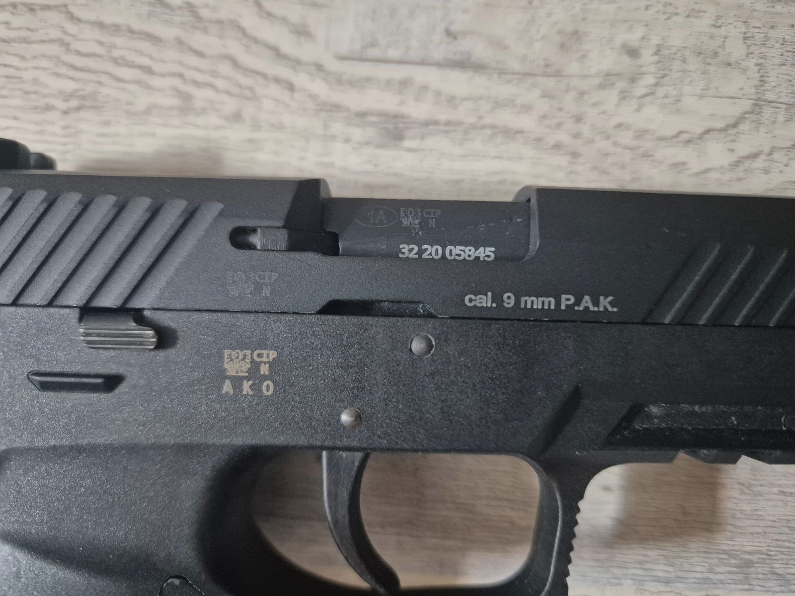 Sig Sauer P320 Schreckschusspistole im Kaliber 9 mm P.A.K. - schwarz