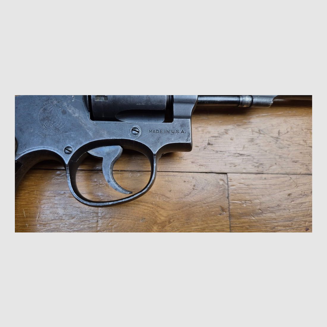 Bellissimo revolver Smith & Wesson « Victory » – L'estrattore manuale 1899 e il futuro modello 10 della seconda guerra mondiale – Cal. 38 SW / 38-200 – Eccellente meccanica – Buone condizioni estetiche – Bel canna – Arma personale di un commando francese « Jedburgh » della Force 156 del SOE britannico in Indocina – Rarissimo fondina locale – Arma di inizio gennaio 1944 carica di storia – TBE, immagine 24 di 31