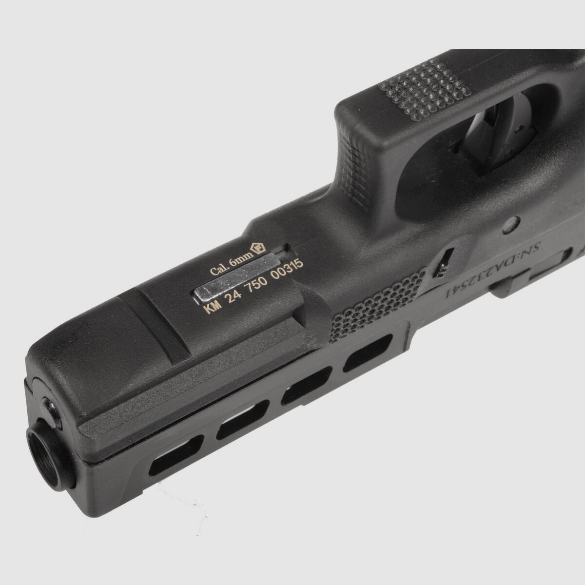 P06 GBB Airsoft Pistool met Grip Stippling in Zwart | Delta Armory