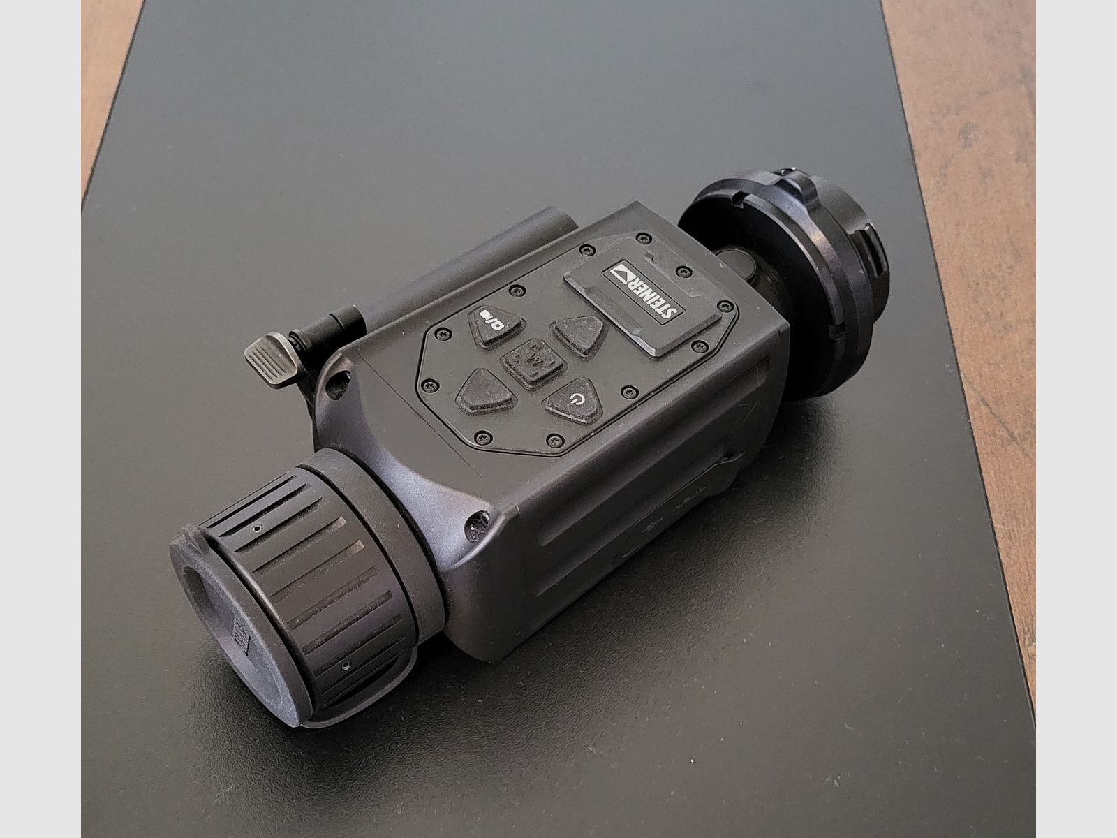Steiner Nighthunter C35 35mm 640x480 píxeles sensor de 12 µm incluido montaje EP Arms Rotoclip